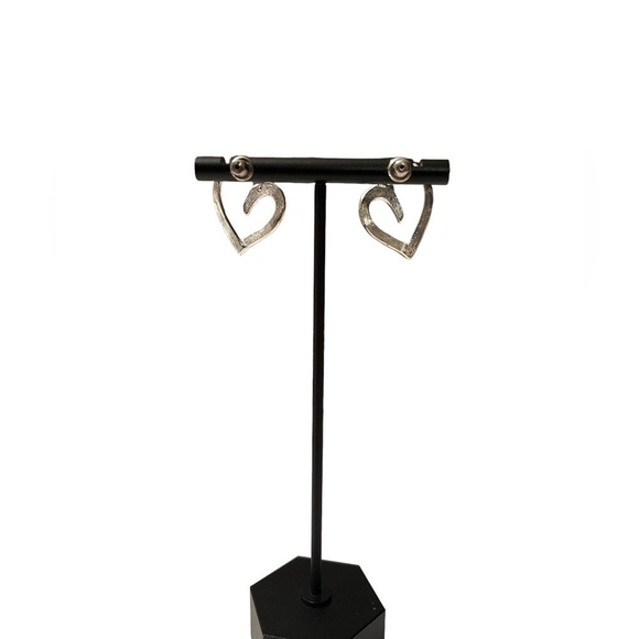 ❤️ Silver Tone Open Heart Earrings ❤️ - Picture 3 of 3